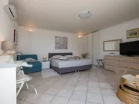 Недвижимость Трёхкомнатная квартира, центр: 8