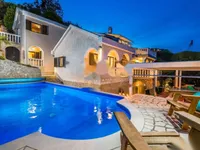 Недвижимость Семейный дом 430 м², Центр.: 9