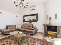 Недвижимость Семейный дом 430 м², Центр.: 13