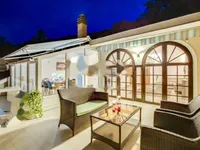 Недвижимость Семейный дом 430 м², Центр.: 16