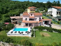 Недвижимость Семейный дом 500 м², Центр, Опатия: 1