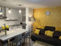 Недвижимость Двухкомнатная квартира в центре: 3