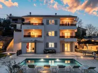 Недвижимость Семейный дом 404 м², Центр: 1