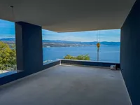 Недвижимость Трехкомнатная квартира в центре: 8