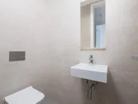 Недвижимость Трехкомнатная квартира в центре: 8