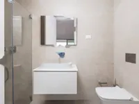 Недвижимость Трехкомнатная квартира в центре: 9