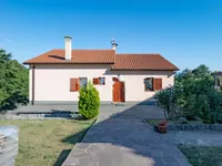 Недвижимость Семейный дом 340 м², Центр: 25