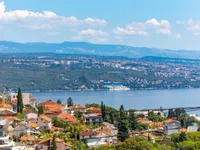 Недвижимость Двухкомнатная квартира в центре Опатии: 1