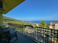 Недвижимость Трехкомнатная квартира центр: 18