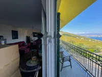 Недвижимость Трехкомнатная квартира центр: 22