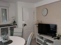 Недвижимость Двухкомнатная квартира в центре: 1