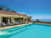 Недвижимость Семейная вилла 4 м², новая: 4