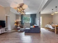 Недвижимость Семейная вилла 4 м², Запад: 9