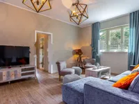 Недвижимость Семейная вилла 4 м², Запад: 10