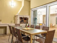 Недвижимость Семейная вилла 4 м², Запад: 11