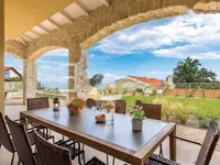 Недвижимость Семейная вилла 4 м², Запад: 12