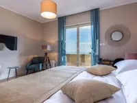 Недвижимость Семейная вилла 4 м², Запад: 17