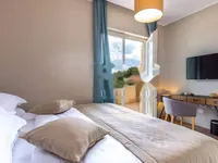 Недвижимость Семейная вилла 4 м², Запад: 20