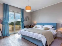 Недвижимость Семейная вилла 4 м², Запад: 21