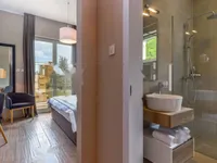 Недвижимость Семейная вилла 4 м², Запад: 24