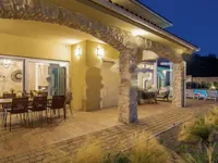 Недвижимость Семейная вилла 4 м², Запад: 26