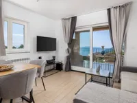 Недвижимость Трехкомнатная квартира в центре: 2