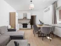 Недвижимость Трехкомнатная квартира в центре: 6