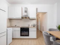 Недвижимость Трехкомнатная квартира в центре: 8