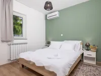 Недвижимость Трехкомнатная квартира в центре: 15