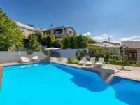 Недвижимость Трехкомнатная квартира в центре: 23