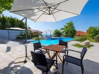 Недвижимость Трехкомнатная квартира в центре: 24