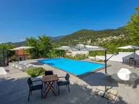 Недвижимость Трехкомнатная квартира в центре: 25