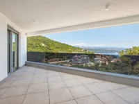 Недвижимость Четырёхкомнатная квартира, центр: 2