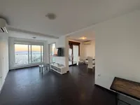 Недвижимость Двухкомнатная квартира в центре: 2