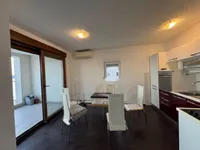 Недвижимость Двухкомнатная квартира в центре: 4