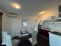 Недвижимость Двухкомнатная квартира в центре: 7