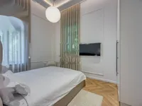 Недвижимость Трехкомнатная квартира в центре: 3