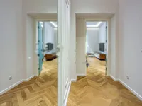 Недвижимость Трехкомнатная квартира в центре: 8