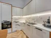 Недвижимость Трехкомнатная квартира в центре: 9