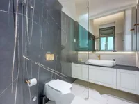 Недвижимость Трехкомнатная квартира в центре: 10