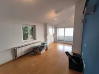 Недвижимость Семейный дом 369 м², Центр: 24