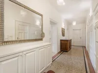 Недвижимость Четырехкомнатная квартира, Центр : 11