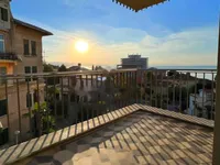 Недвижимость Трехкомнатная квартира в центре: 16