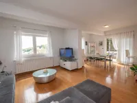 Недвижимость Трехкомнатная квартира, Центр: 5