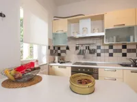 Недвижимость Трехкомнатная квартира, Центр: 11