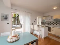 Недвижимость Трехкомнатная квартира, Центр: 15