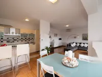 Недвижимость Трехкомнатная квартира, Центр: 16