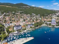 Недвижимость Трехкомнатная квартира, Центр: 10