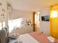 Недвижимость Двухкомнатная квартира в центре: 11