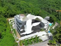 Недвижимость Трехкомнатная квартира в центре: 6